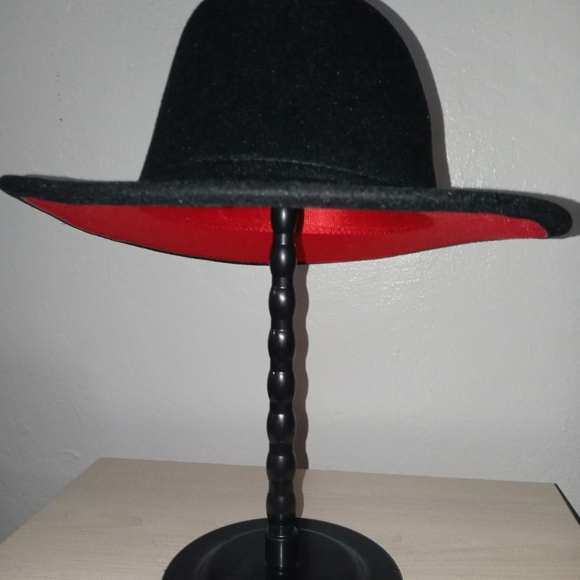 Fedora - Picture 3 of 3